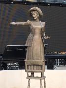Pankhurst statue itself